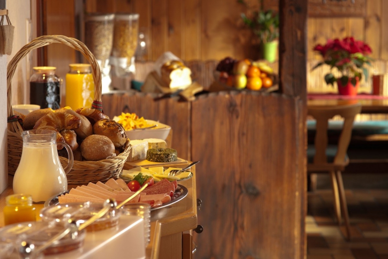 boulangerie-CORRENS-min_breakfast_buffet_food_restaurant_meal_hotel_plate_fresh-718745